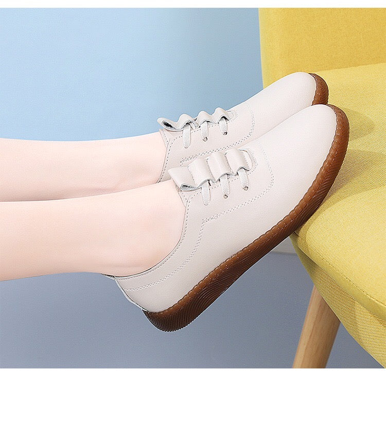 2025 New Bean Shoes Women's Genuine Leather White Shoes Soft soled Single Shoes Hollow Mom Shoes Anti slip Casual Walking Shoes