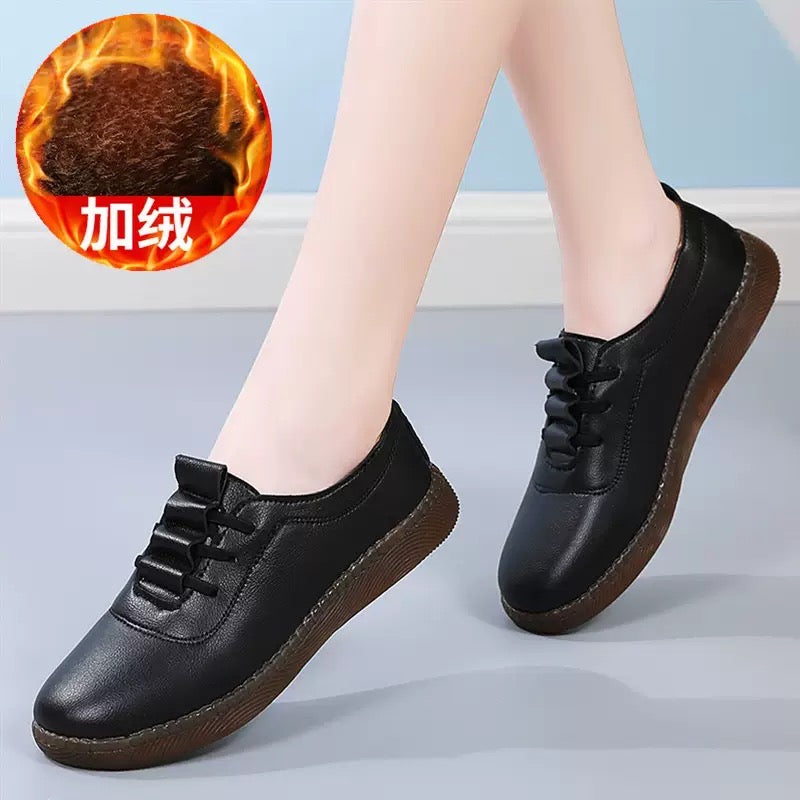 2025 New Bean Shoes Women's Genuine Leather White Shoes Soft soled Single Shoes Hollow Mom Shoes Anti slip Casual Walking Shoes