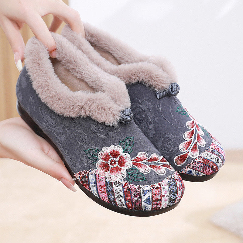 Old Beijing cloth shoes, cotton shoes, embroidered bag heels, middle-aged and elderly hairy shoes, warm ethnic style, comfortable soft soled, mom cotton shoes