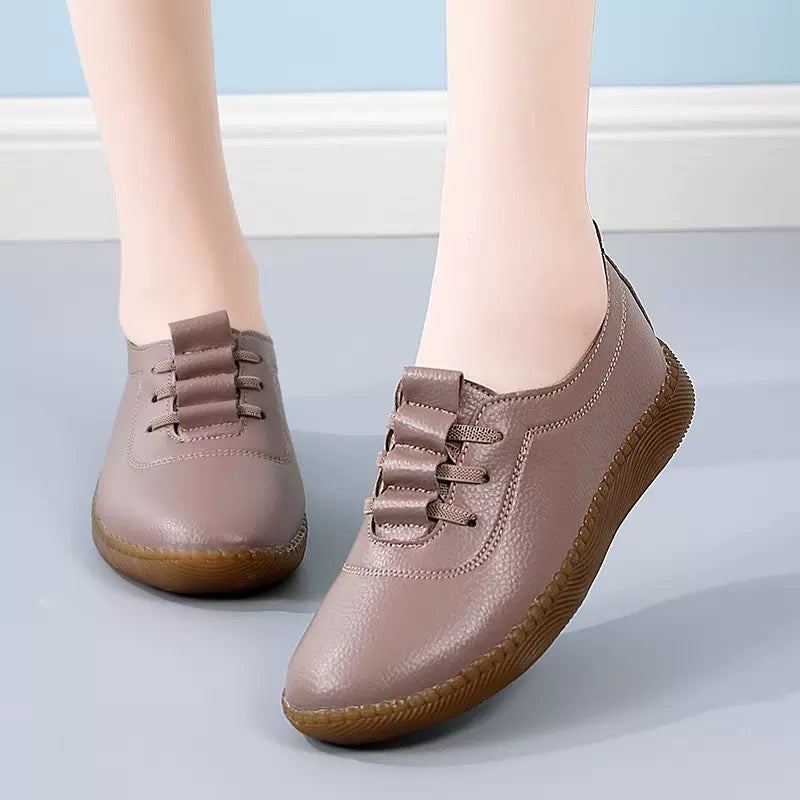 2025 New Bean Shoes Women's Genuine Leather White Shoes Soft soled Single Shoes Hollow Mom Shoes Anti slip Casual Walking Shoes