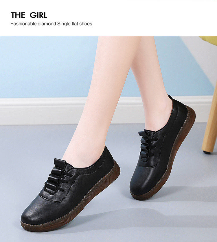 2025 New Bean Shoes Women's Genuine Leather White Shoes Soft soled Single Shoes Hollow Mom Shoes Anti slip Casual Walking Shoes