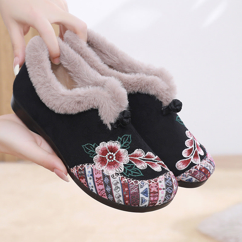 Old Beijing cloth shoes, cotton shoes, embroidered bag heels, middle-aged and elderly hairy shoes, warm ethnic style, comfortable soft soled, mom cotton shoes