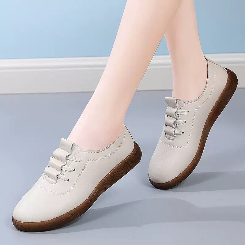 2025 New Bean Shoes Women's Genuine Leather White Shoes Soft soled Single Shoes Hollow Mom Shoes Anti slip Casual Walking Shoes