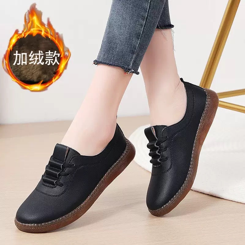 2025 New Bean Shoes Women's Genuine Leather White Shoes Soft soled Single Shoes Hollow Mom Shoes Anti slip Casual Walking Shoes