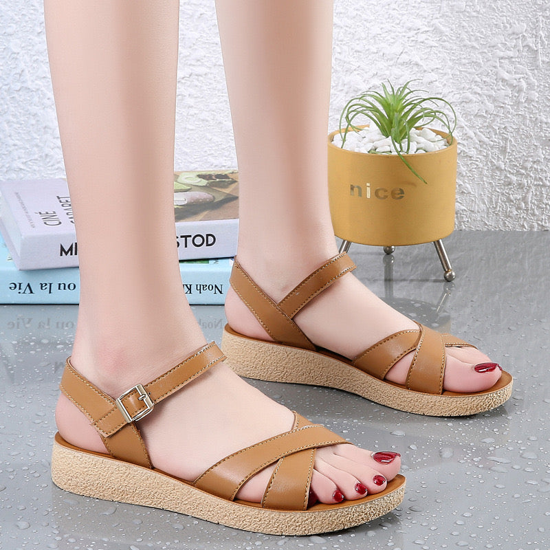 Genuine leather sandals for women's summer 2024 new style summer fashion outerwear flat bottomed student fairy style soft soled beach shoes